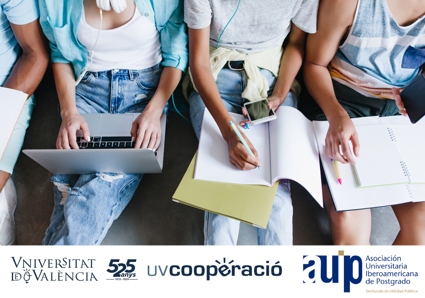estudiants amb apunts